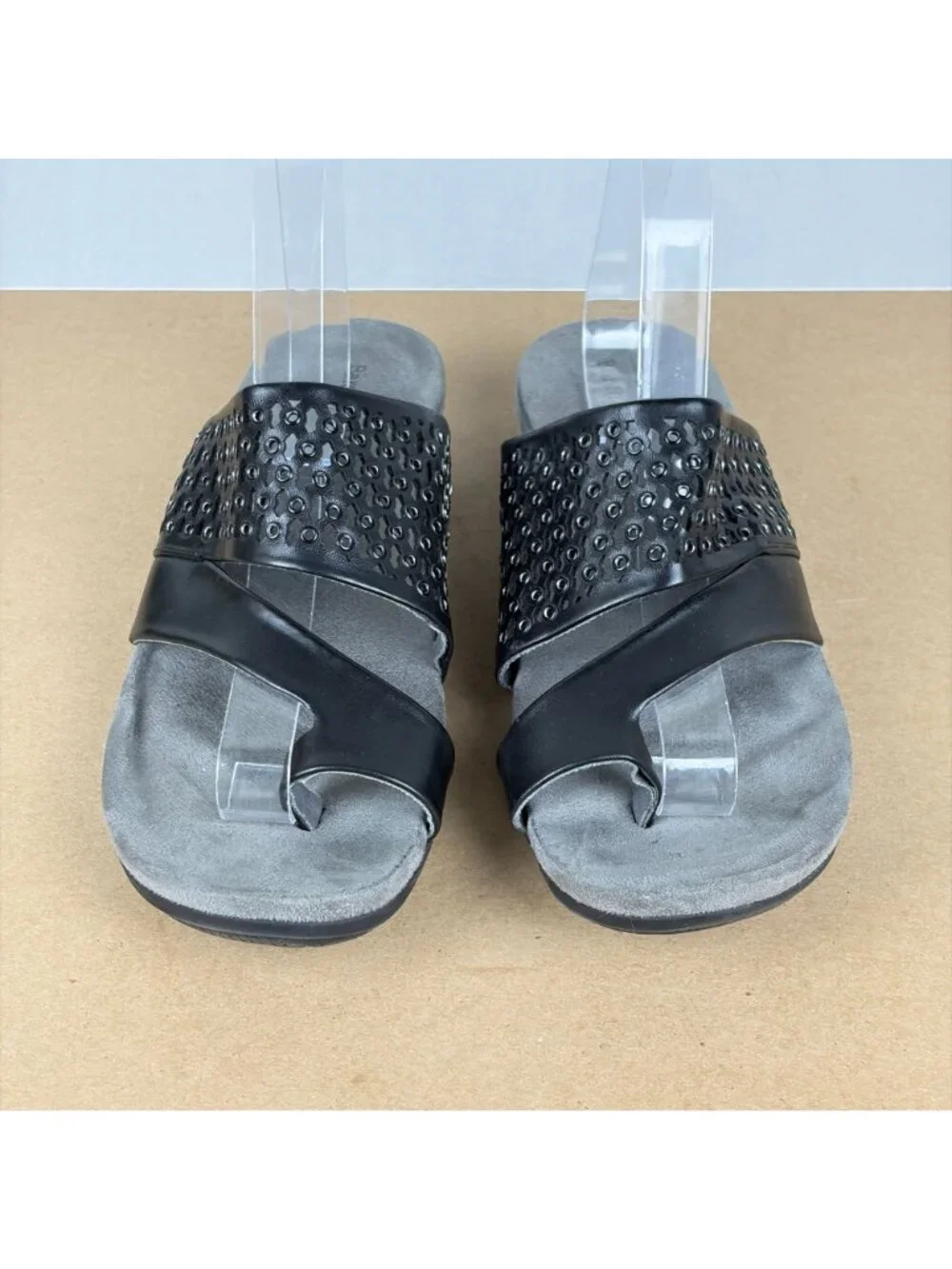 BareTraps Juny Faux leather Toe Loop Sandals Womens 10 Black Slip On Casual